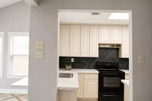 12815 Venice Ln, Stafford, TX 77477 - Photo 10