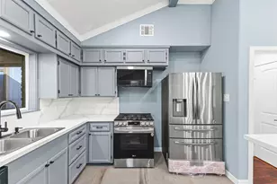 5402 Libbey Ln, Houston, TX 77092 - Photo 10