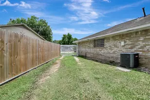 11803 Rhinebeck Dr, Houston, TX 77089 - Photo 32