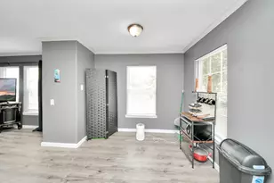 1074 South Ln, Houston, TX 77088 - Photo 12
