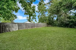 1074 South Ln, Houston, TX 77088 - Photo 22