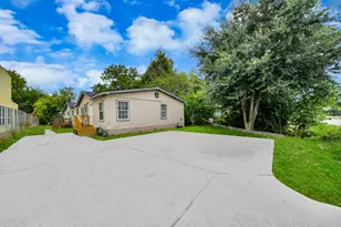 1074 South Ln, Houston, TX 77088 - Photo 32