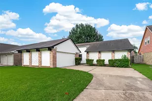 2106 Endicott Ln, Sugar Land, TX 77478 - Photo 2