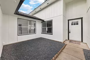 2106 Endicott Ln, Sugar Land, TX 77478 - Photo 6
