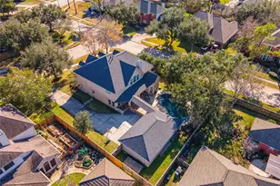 700 Red Oak Ln, Friendswood, TX 77546 - Photo 2