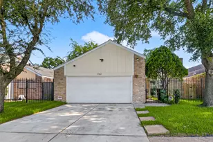 11562 Bellspring Dr, Houston, TX 77072 - Photo 2