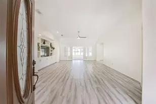 3810 E Peach Hollow Cir, Pearland, TX 77584 - Photo 4