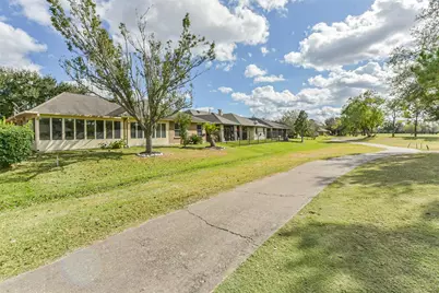 3810 E Peach Hollow Circle, Pearland, TX 77584 - Photo 36