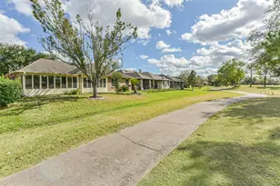 3810 E Peach Hollow Cir, Pearland, TX 77584 - Photo 36