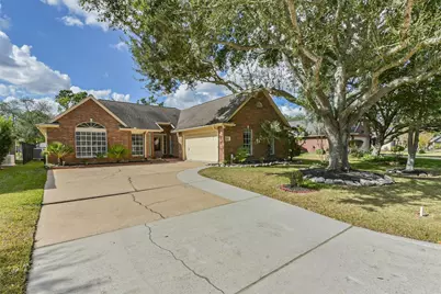 3810 E Peach Hollow Circle, Pearland, TX 77584 - Photo 2