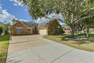 3810 E Peach Hollow Cir, Pearland, TX 77584 - Photo 2
