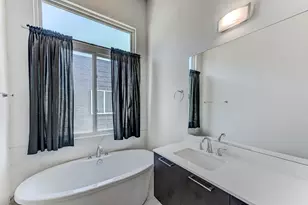 2705 St Emanuel St, Houston, TX 77004 - Photo 38