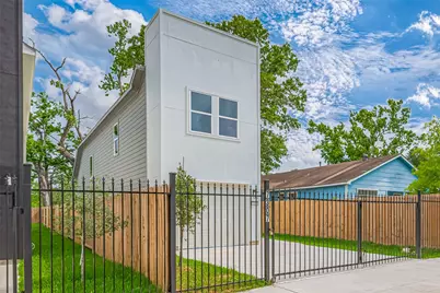 7307 W Knoll Street, Houston, TX 77028 - Photo 1