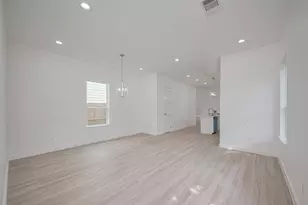 7307 W Knoll St, Houston, TX 77028 - Photo 8