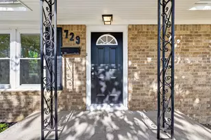 729 Loggins Dr, West Columbia, TX 77486 - Photo 4