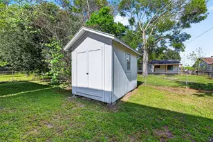 729 Loggins Dr, West Columbia, TX 77486 - Photo 30