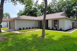 14122 Country Manor Dr, Sugar Land, TX 77498 - Photo 2