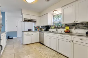 426 Shadow Creek Dr, El Lago, TX 77586 - Photo 2