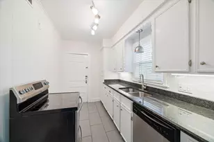 1937 W McKinney St, Houston, TX 77019 - Photo 8