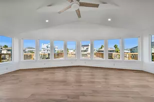 1326 Hawaii Dr, Tiki Island, TX 77554 - Photo 6