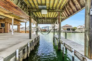 1326 Hawaii Dr, Tiki Island, TX 77554 - Photo 34