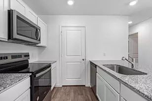 14659 New Vlg Dr, Willis, TX 77378 - Photo 10