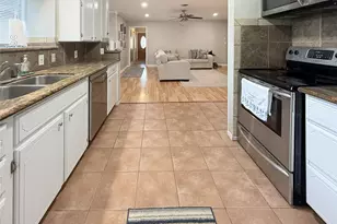 315 Pine St, Lake Jackson, TX 77566 - Photo 10