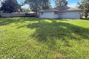 315 Pine St, Lake Jackson, TX 77566 - Photo 22