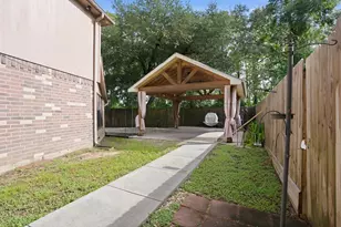 18299 Hollyberry Ct, Porter, TX 77365 - Photo 4