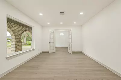 11306 Valley Spring Drive, Houston, TX 77043 - Photo 14