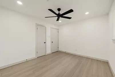 11306 Valley Spring Drive, Houston, TX 77043 - Photo 32