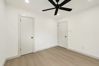 11306 Valley Spring Drive, Houston, TX 77043 - Photo 34