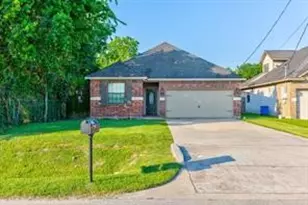 3002 Arkansas Ave, League City, TX 77573 - Photo 1