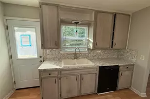 8109 Magnolia Ln, Hitchcock, TX 77563 - Photo 8