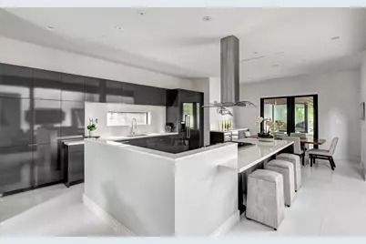 8317 Hunters Creek Drive, Hunters Creek Village, TX 77024 - Photo 12