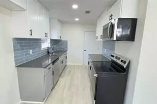 829 Canfield St, Liberty, TX 77575 - Photo 2