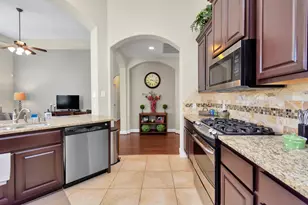 63 S Victoriana Cir, Spring, TX 77389 - Photo 4