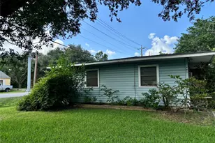 401 Honeysuckle Dr, La Marque, TX 77568 - Photo 2