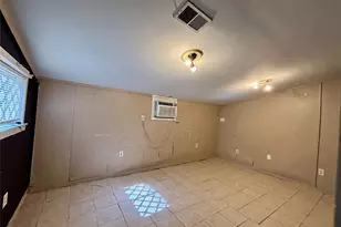 401 Honeysuckle Dr, La Marque, TX 77568 - Photo 14