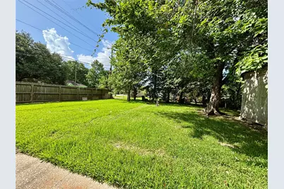 401 Honeysuckle Drive, La Marque, TX 77568 - Photo 20