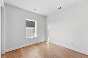3305 W 11th St, Houston, TX 77008 - Photo 16