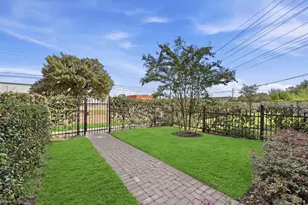3305 W 11th St, Houston, TX 77008 - Photo 4