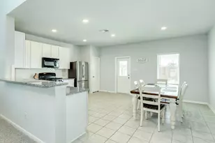 3640 Crosspointe Pass, Angleton, TX 77515 - Photo 4