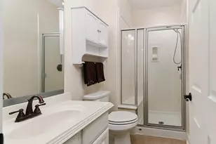 2 Bloomsbury Ct, Conroe, TX 77384 - Photo 10