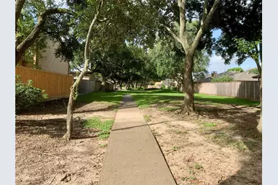 16630 Neumann Drive, Houston, TX 77058 - Photo 2