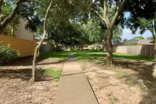 16630 Neumann Dr, Houston, TX 77058 - Photo 2