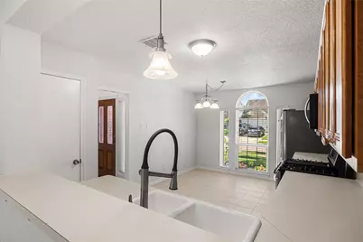 16003 Salton Point Drive, Friendswood, TX 77546 - Photo 8