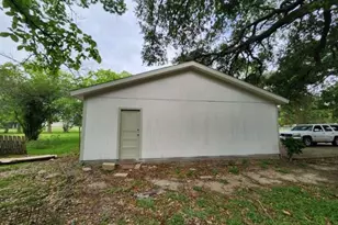 1329 Adams Rd, Bay City, TX 77414 - Photo 14