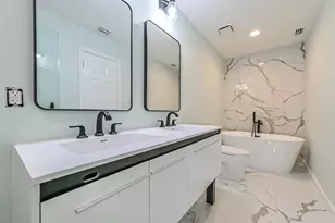 2600 Nantucket Dr, Houston, TX 77057 - Photo 32