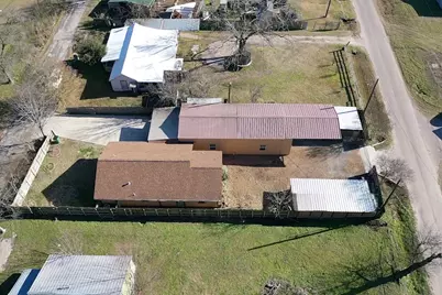 404 N Wilson Street, Madisonville, TX 77864 - Photo 1